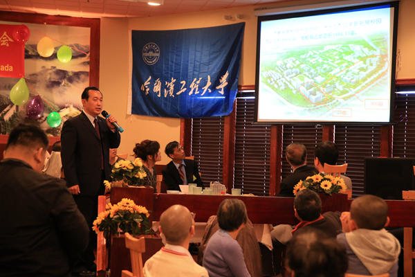 董助理介绍学校情况up.jpg